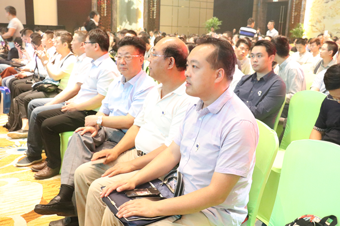 1531811416117575.png 学院院长张明(左)_副本.png